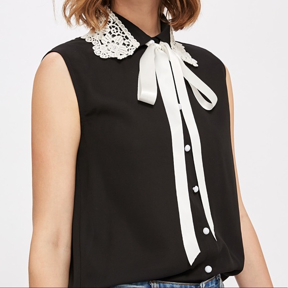 🆕🍒Black sleeveless tie neck blouse w/lace collar - Picture 4 of 6